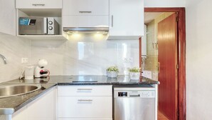 Fridge, microwave, dishwasher, cookware/dishes/utensils - Centro peatonal Roses by Interhome (Roses)