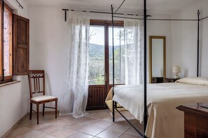 9 bedrooms, travel cot, free WiFi - Podere le Lune with Pool, San Gimignano (San Gimignano)