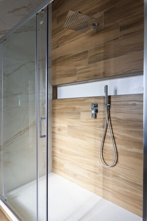 Shower, hair dryer, bidet, towels - Luxury meets relaxation. An exclusive Studio Apartment on the Salerno seafront. (Salerno)