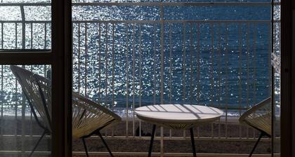 Luxury meets relaxation. An exclusive Studio Apartment on the Salerno seafront.