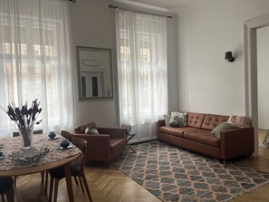 Living area - At Opera House 1-bedroom large apartment in Budapest with AC (Budapest)