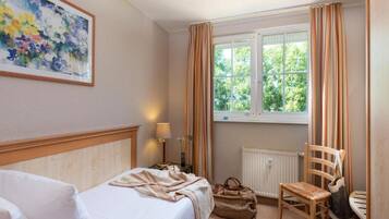 Escrivaninha, berço de viagem, Wi-Fi de cortesia