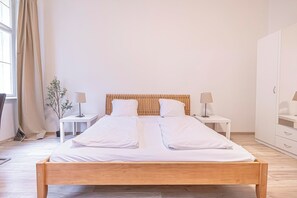 Iron/ironing board, free WiFi - Comfortable 1BR Near Belvedere Palace (Vienna)
