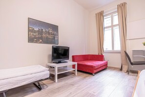 Apartamento básico | Ferros/tábuas de passar roupa, Wi-Fi de cortesia