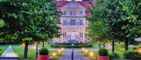 المنشأة من الخارج