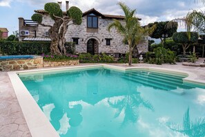 Pool - If you want to combine calmness and art , Arthouse is for you (ζακυνθος)