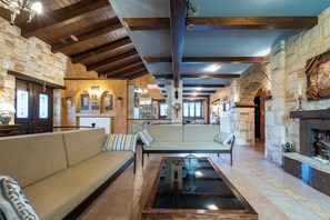 Lobby - If you want to combine calmness and art , Arthouse is for you (ζακυνθος)