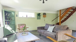 Smart TV - Charming Beachside Base in Noordwijk (Noordwijk)