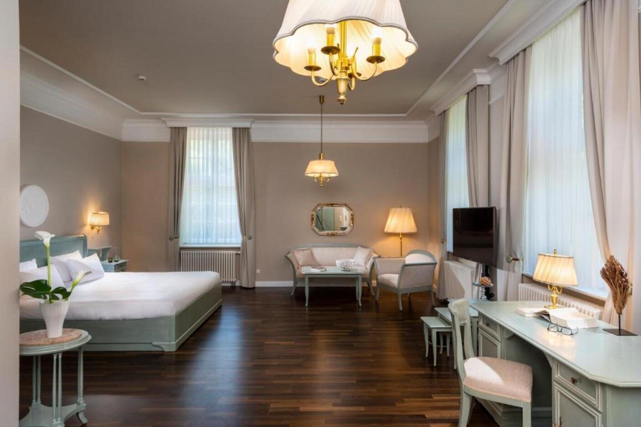 書桌、免費 Wi-Fi