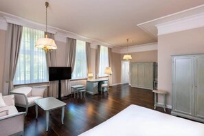 Skrivebord og wi-fi (inkludert)