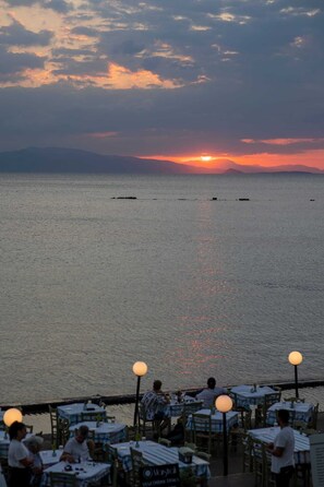Outdoor dining - Port View Apartment Aegina, Apartment (Aegina)