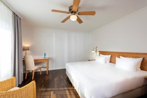 1 bedroom, desk, travel crib, free WiFi - Sunday Rugen Double Room Disability Access (Sagard)