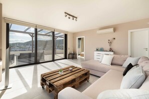 TV, fireplace - Cruise on Land, Cottage (Aegina)