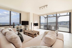 TV, fireplace - Cruise on Land, Cottage (Aegina)