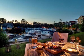 Outdoor dining - Sunday Resort Marina 2-Bedroom (Rheinsberg)