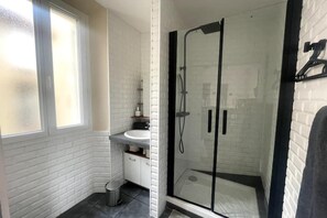 Shower, hair dryer - Le Cannet apartmment for 4 Guests (Le Cannet)