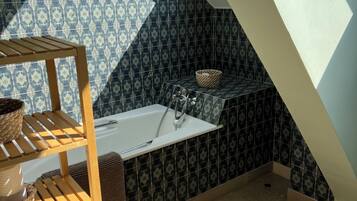 Shower, jetted tub, hair dryer, towels