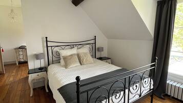 WiFi, bed sheets