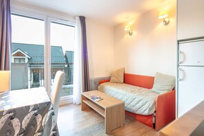 Smart TV - Mountain Home with Heated Pool & Hot Tub (Les Déserts)