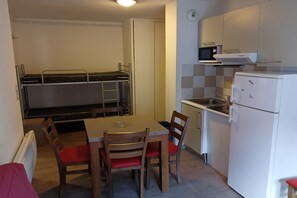 Dining - Ski Apartment with Pool & Free Parking (Les Angles)