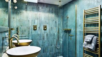 Shower, towels