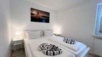 4 bedrooms, iron/ironing board, WiFi, bed sheets