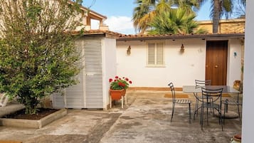 屋外ダイニングエリア