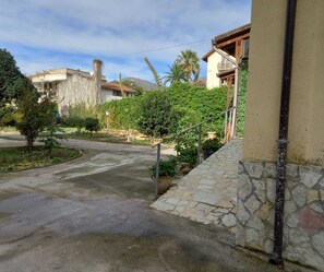 Property grounds - Laura's Little Houses: Mondello (Palermo)