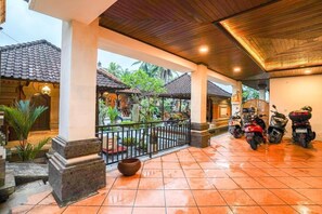 Deluxe Double Room, Balcony, Garden View | Property grounds - Made Arsa Homestay (Ubud)