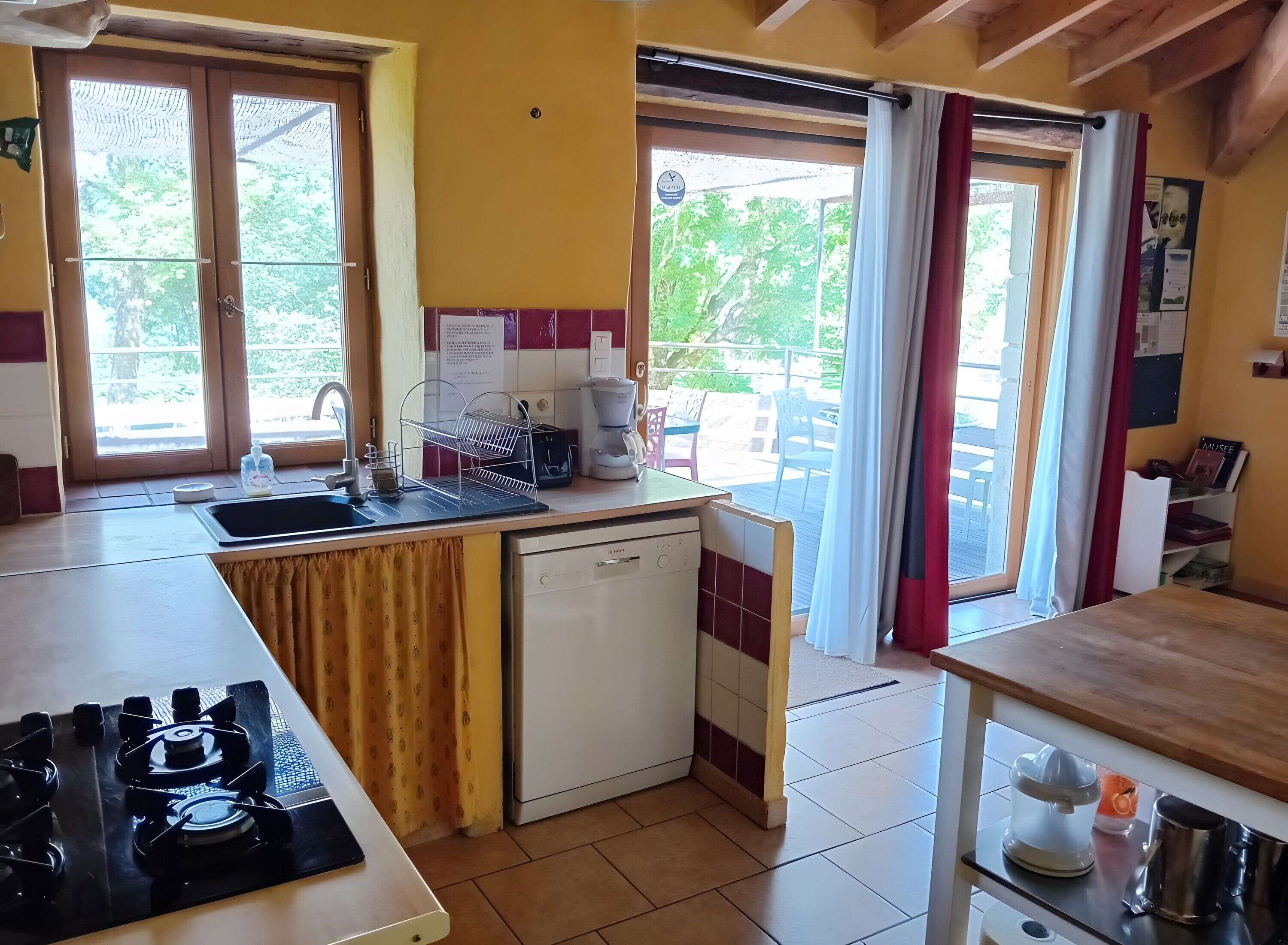 Réfrigérateur, four, plaque de cuisson, lave-vaisselle