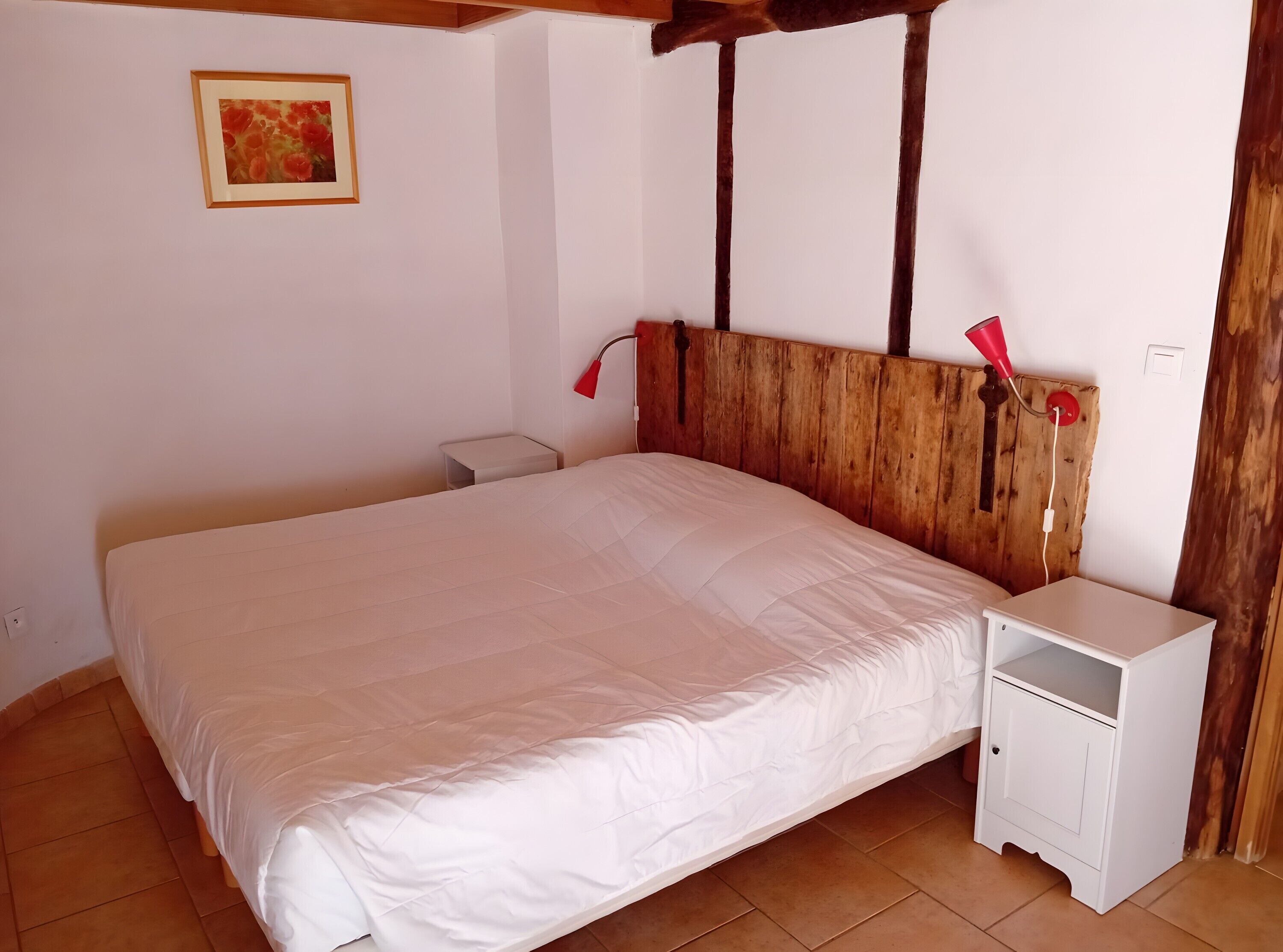 Iron/ironing board, bed sheets