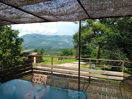Cottage „Gîte Au Bout Du Chemin“ mit Bergblick, privater Terrasse und Gemeinschaftsgarten