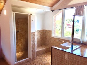 Bidet, towels, soap, toilet paper - Elegant house w/pool | Aroa by HL (barcelona)