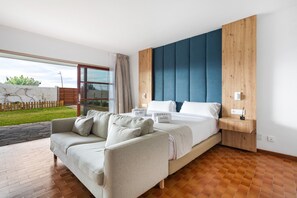 Tabla de planchar con plancha, wifi y ropa de cama 