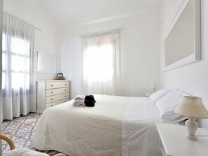 1 bedroom, iron/ironing board, travel cot, free WiFi