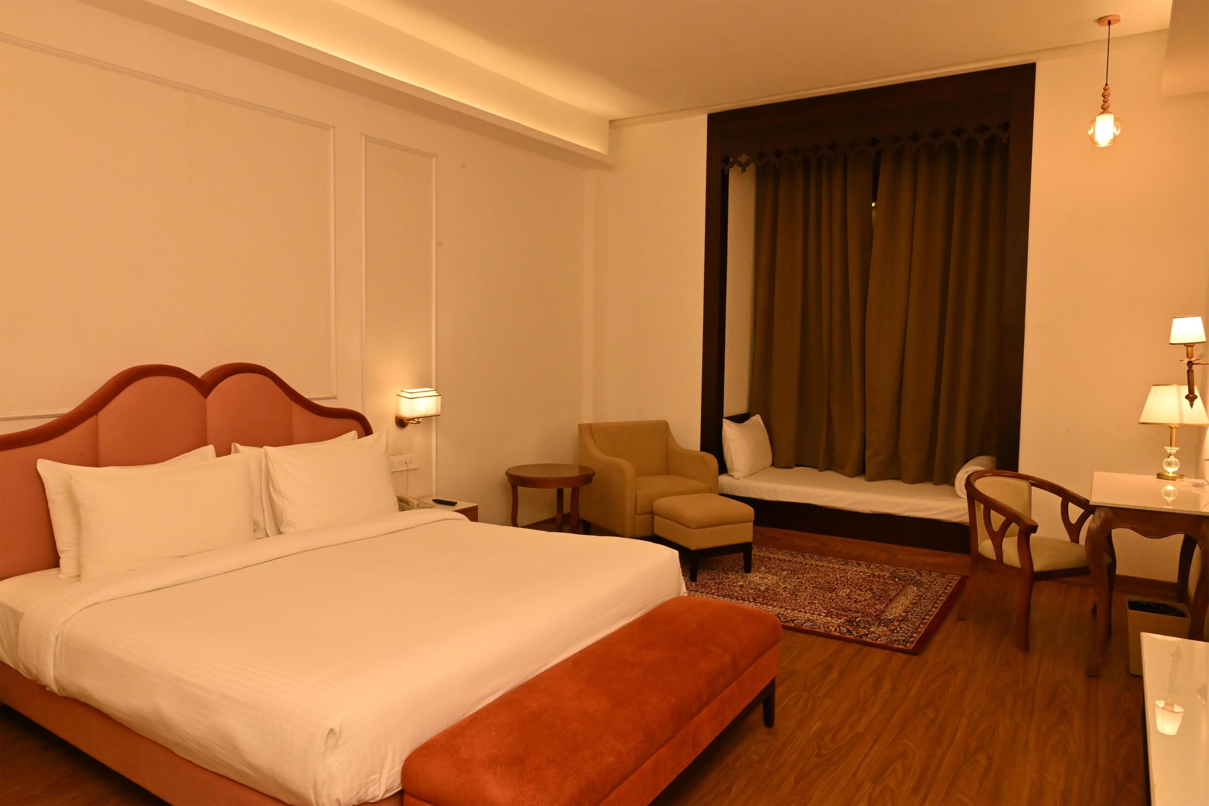 Superior Room, 1 Double Bed | Desk, laptop workspace, blackout curtains, soundproofing