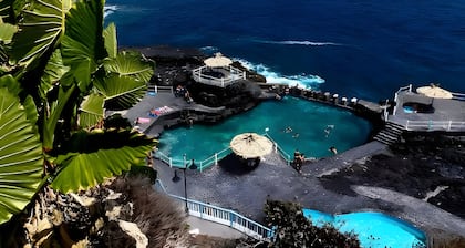 City Home La Palma & WiFi – Central Room with Balcony