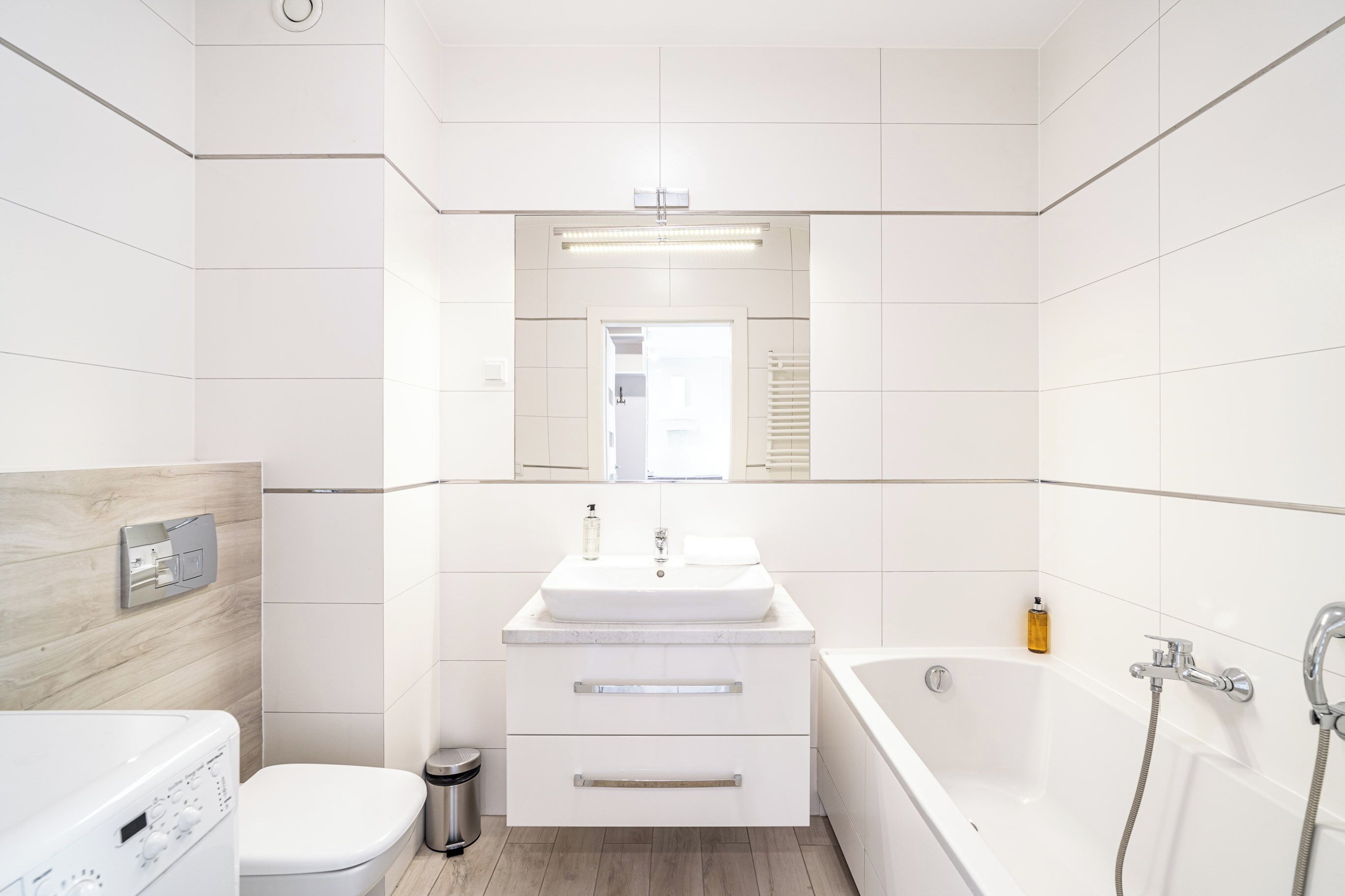 Appartement, balkon | Badkamer