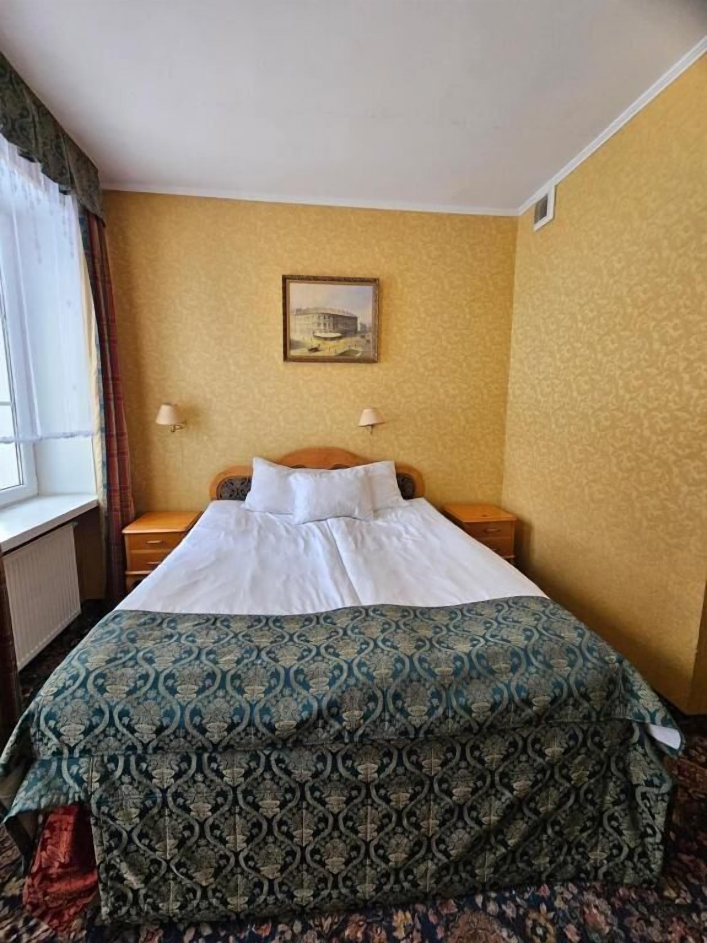 Family Room, Garden View | Iron/ironing board, free WiFi