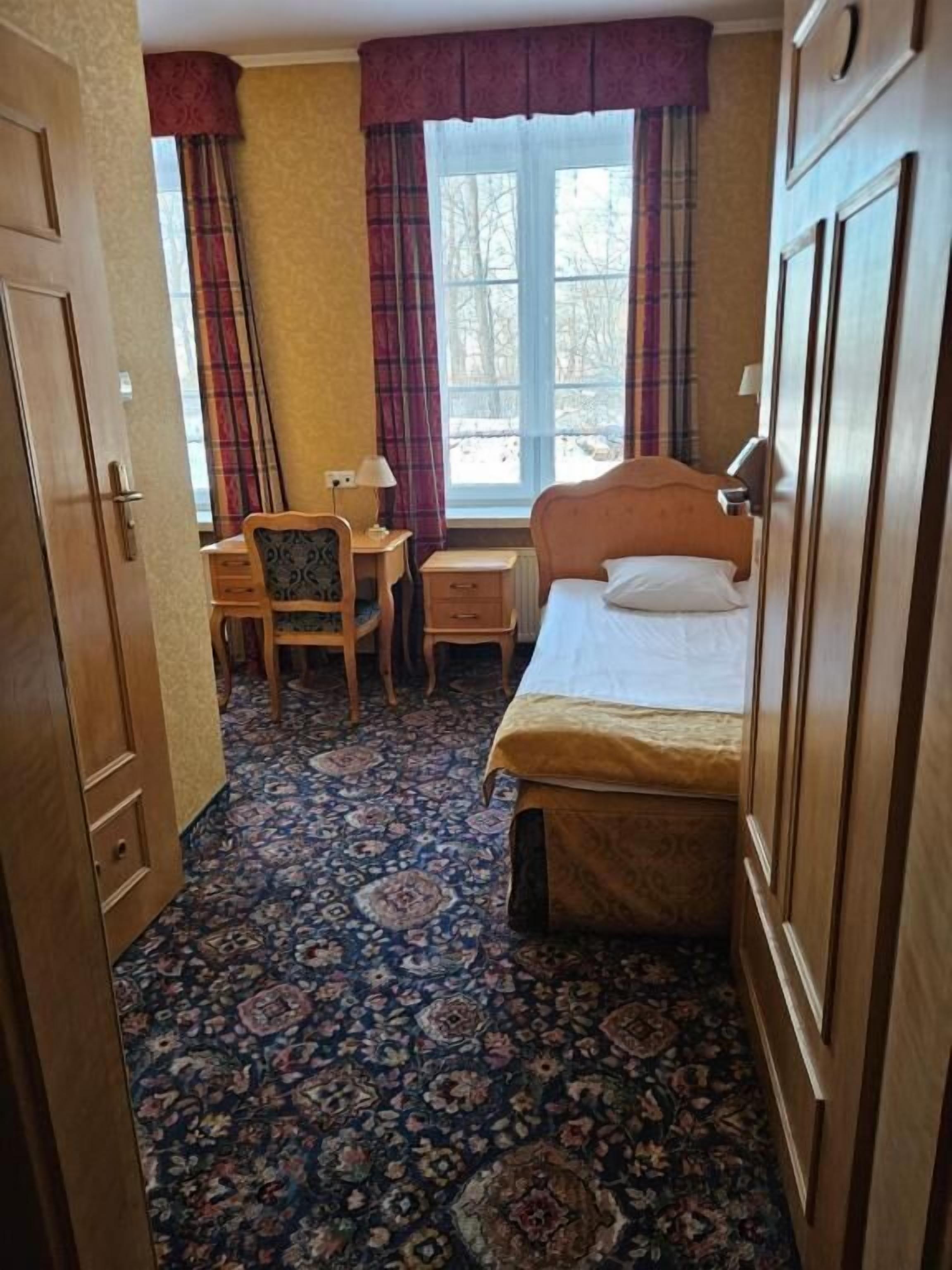 Einzelzimmer, Gartenblick | Bügeleisen/Bügelbrett, kostenloses WLAN