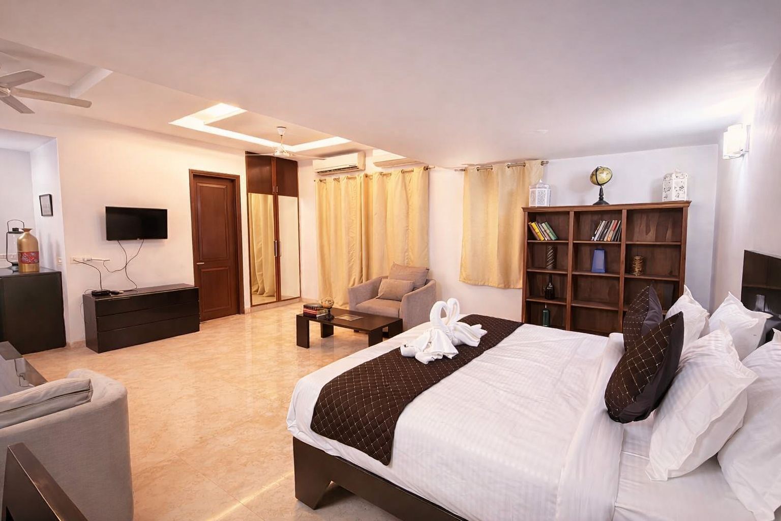 Iron/ironing board, free WiFi