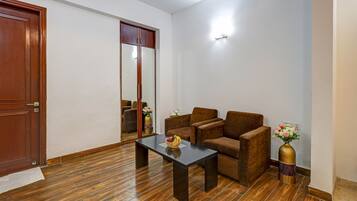 Suite ejecutiva, vista a la ciudad | Tabla de planchar con plancha y wifi gratis