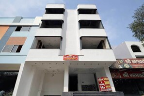 Exterior - Hotel Om Mangalam Palace (Khandwa)