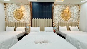 Phòng dành cho gia đình | Bàn, khu vực làm việc phù hợp cho laptop 