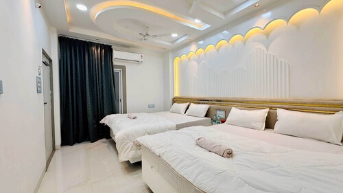 Hotel Om Mangalam Palace