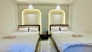 Habitación cuádruple Deluxe | Escritorio, espacio para trabajar con un portátil, wifi gratis