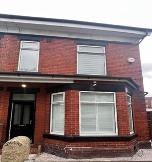 Apartment | Exterior - Deluxe Double Room (Manchester)