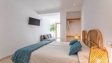 Tabla de planchar con plancha, wifi, ropa de cama