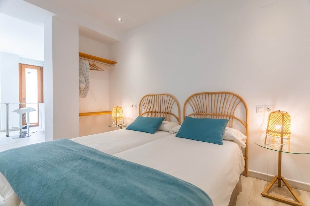 Strykjärn/strykbräda, wi-fi och sängkläder