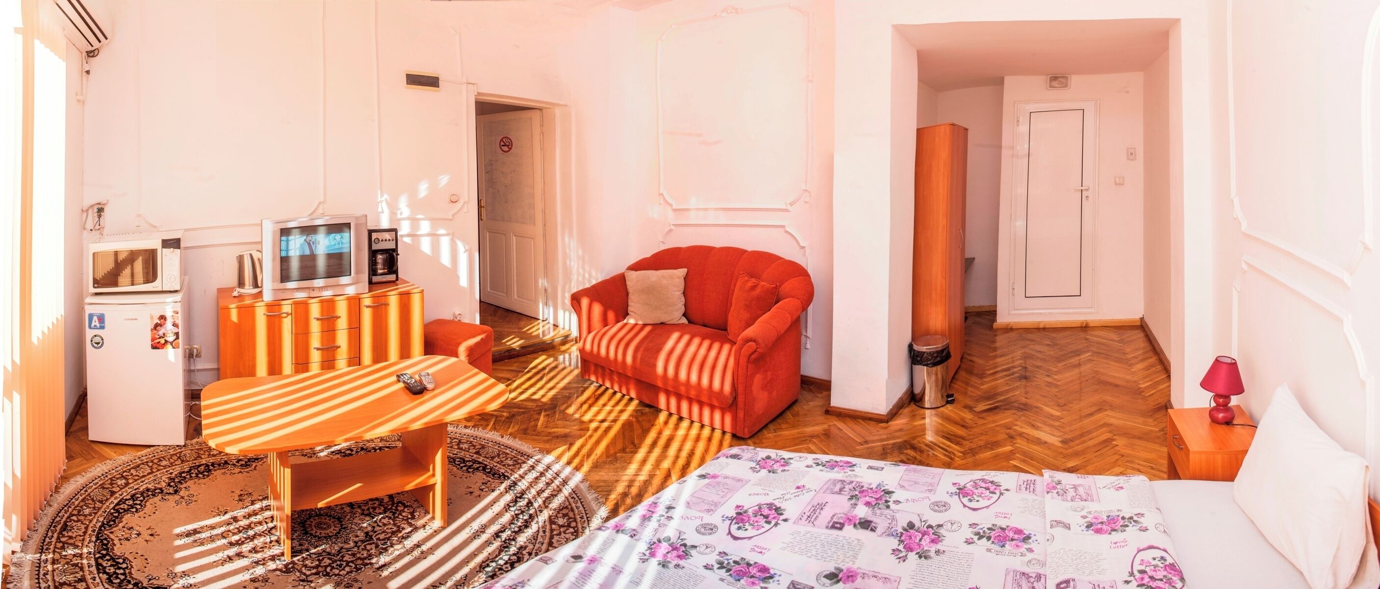 1 chambre, bureau, fer et planche à repasser, accès au Wi-Fi (inclus)